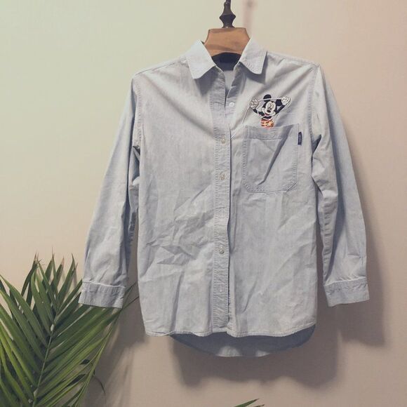 VINTAGE MICKEY MOUSE LIGHT WASH BUTTON DOWN - Picture 1 of 7